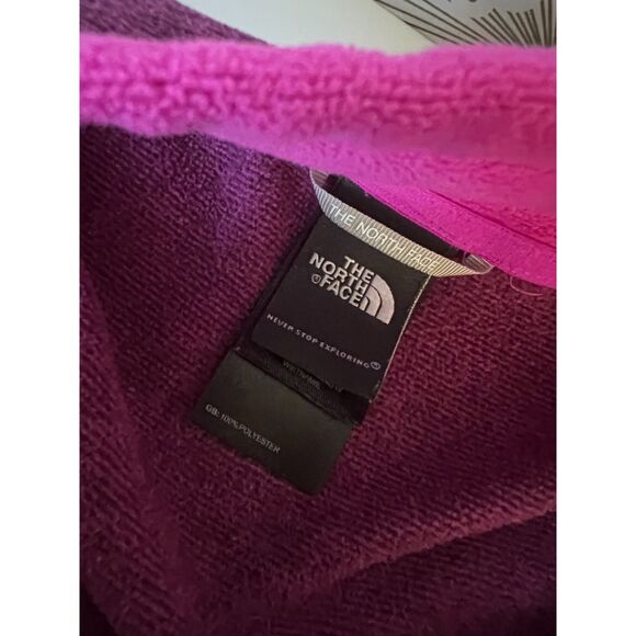 The North Face fleece 1/4 zip pullover in magenta. Size M. - Picture 8 of 9